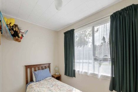 Photo of property in 18 Utauta Street, Waikanae, 5036