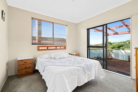 Photo of property in 689 Beach Road, Rothesay Bay, Auckland, 0630