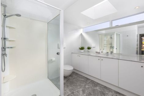 Photo of property in 25 Oakpark Place, West Harbour, Auckland, 0618