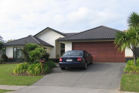 Photo of property in 17 Mullagh Place, East Tamaki Heights, Auckland, 2016