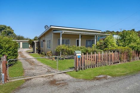 Photo of property in 11 Arthur Road, Owaka, 9585