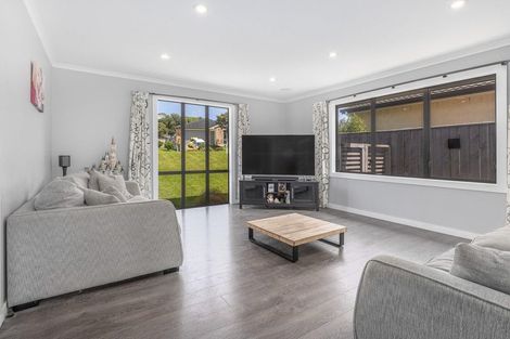 Photo of property in 10 Tararua Close, Aotea, Porirua, 5024