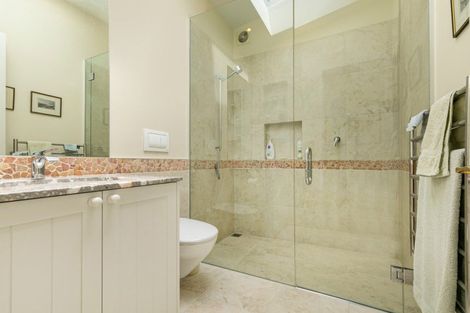 Photo of property in 38 Kaipara View Road, Helensville, 0875