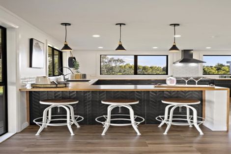 Photo of property in 44b Crosland Road, South Head, 0874