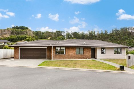 Photo of property in 8 Hull Place, Whitby, Porirua, 5024