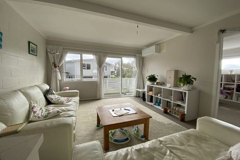 Photo of property in 15f1 Bloomsbury Grove, Newlands, Wellington, 6037