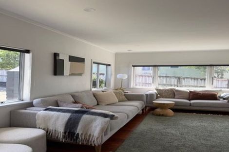 Photo of property in 1/63 Pupuke Road, Birkenhead, Auckland, 0627
