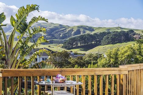 Photo of property in 78 Grays Road, Camborne, Porirua, 5026