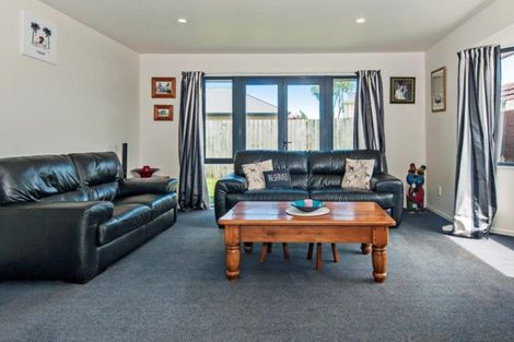 Photo of property in 22 Markham Way, Rolleston, 7614