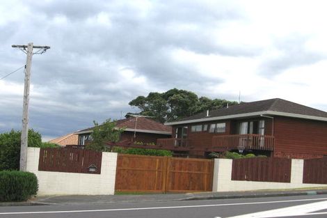 Photo of property in 1/1012 Beach Road, Torbay, Auckland, 0630