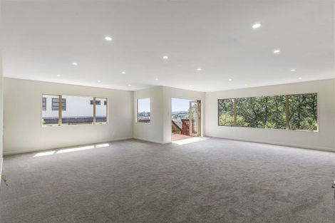 Photo of property in 14 Spoonbill Place, Unsworth Heights, Auckland, 0632