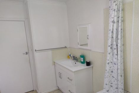 Photo of property in 105 Te Atatu Road, Te Atatu South, Auckland, 0610