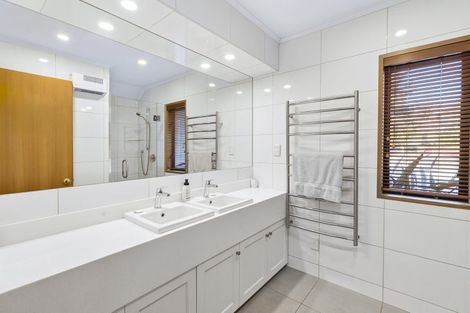 Photo of property in 186 Beacon Point Road, Wanaka, 9305