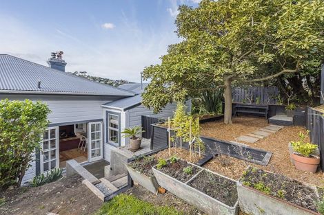 Photo of property in 66 Eden Street, Island Bay, Wellington, 6023