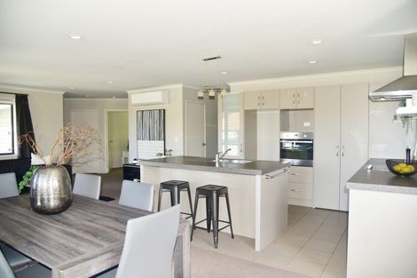 Photo of property in 112 Saint James Drive, Huntington, Hamilton, 3210