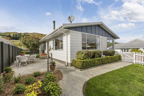 Photo of property in 30a Coates Street, Tawa, Wellington, 5028