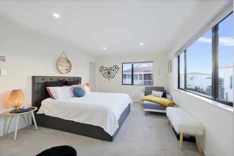 Photo of property in 5 Dhaka Lane, Ranui, Auckland, 0612