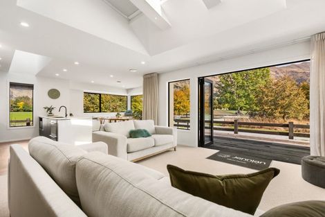 Photo of property in 1 Kamana Rise, Wanaka, 9382