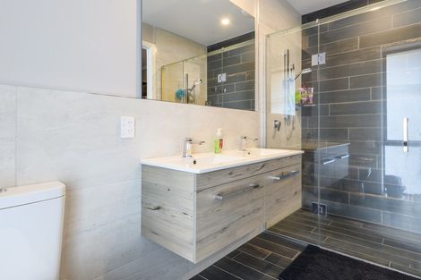 Photo of property in 43r Oceana Drive, Welcome Bay, Tauranga, 3175