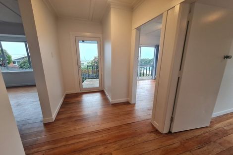 Photo of property in 54 Pioneer Road, Moturoa, New Plymouth, 4310