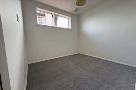 Photo of property in 117 Pupuke Road, Northcote, Auckland, 0627