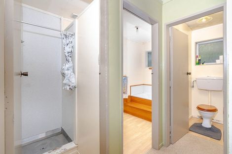Photo of property in 21b Colchester Crescent, Newlands, Wellington, 6037
