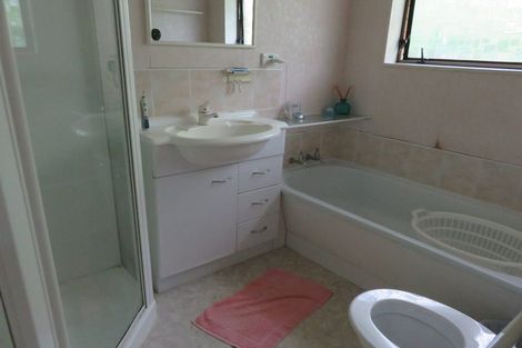 Photo of property in 1b Cairngorm Place, Highland Park, Auckland, 2010