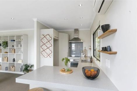 Photo of property in 16 View Road, Titahi Bay, Porirua, 5022
