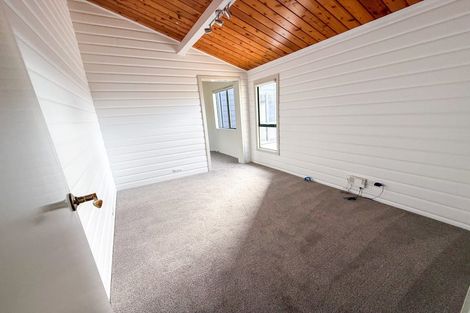 Photo of property in 8 Ngahere Views, Orewa, 0931