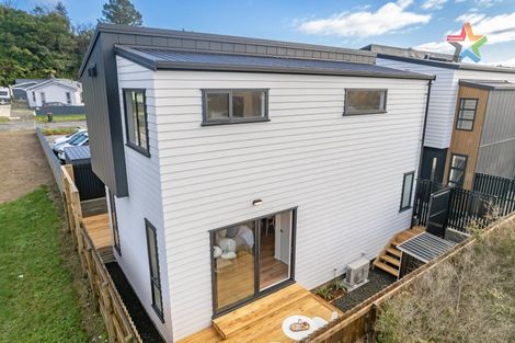 Photo of property in 7/11 Lees Grove, Wainuiomata, Lower Hutt, 5014