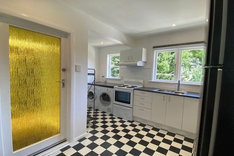 Photo of property in 64 Newlands Road, Newlands, Wellington, 6037