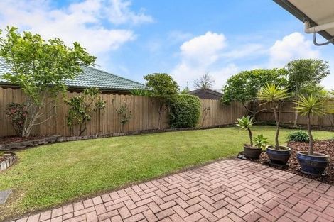 Photo of property in 16 Carisbrook Crescent, Papakura, 2110