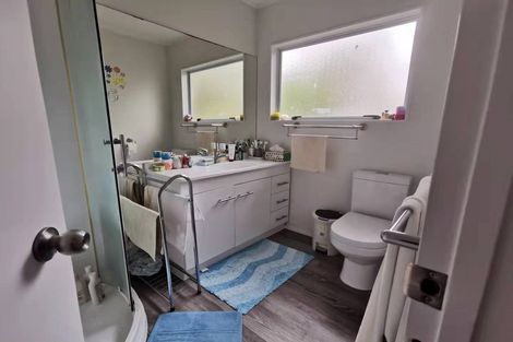 Photo of property in 2/14 Camilla Grove, Totara Vale, Auckland, 0629