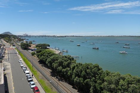 Photo of property in 72 Devonport Road, Tauranga, 3110
