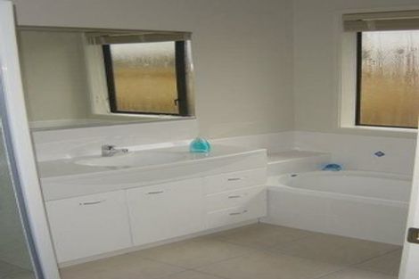 Photo of property in 33 Parkside Drive, Huntington, Hamilton, 3210