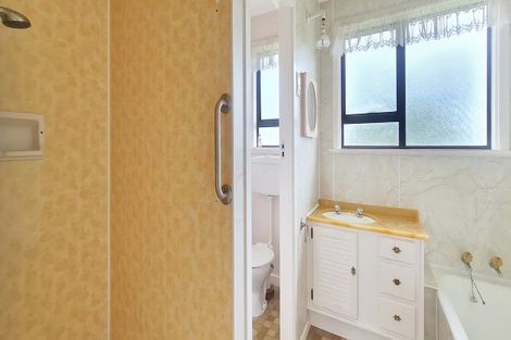 Photo of property in 2 Oaklea Avenue, Marton, 4710