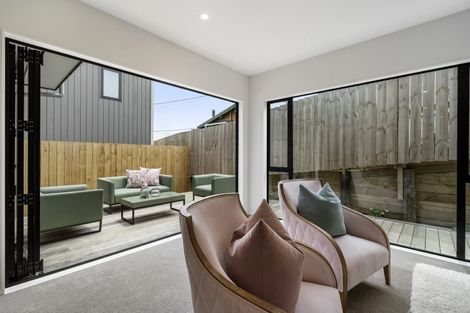Photo of property in 6b Pax Avenue, Forrest Hill, Auckland, 0620