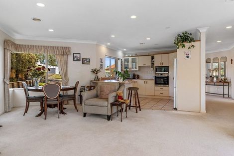Photo of property in 5 Burleigh Place, Rototuna, Hamilton, 3210