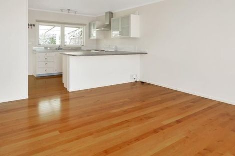Photo of property in 3/9 Lenihan Street, Northcote, Auckland, 0627