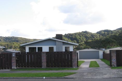 Photo of property in 5 Manurewa Grove, Wainuiomata, Lower Hutt, 5014
