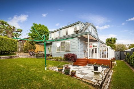 Photo of property in 2/12 Ballini Rise, West Harbour, Auckland, 0618
