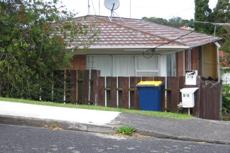 Photo of property in 1/2 Lambrown Drive, Totara Vale, Auckland, 0629