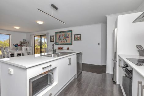 Photo of property in 33 Ocean View Rise, Ruakaka, 0116