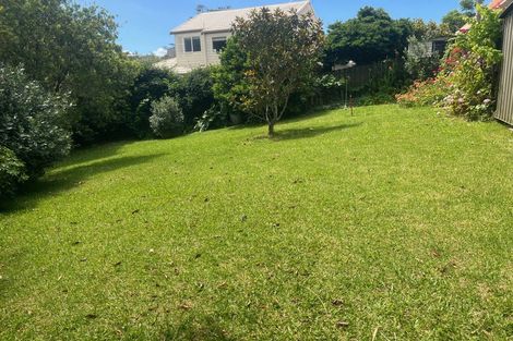 Photo of property in 15 Pinewood Grove, Botany Downs, Auckland, 2010