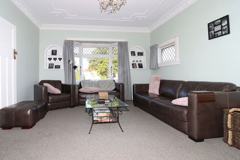 Photo of property in 10 Garrison Street, Carterton, 5713