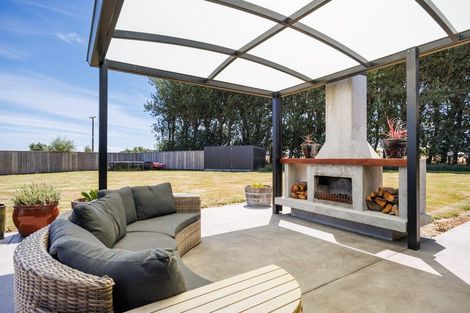 Photo of property in 985 Parewanui Road, Parewanui, Bulls, 4894