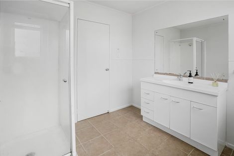 Photo of property in 2/3 Edwin Freeman Place, Ranui, Auckland, 0612