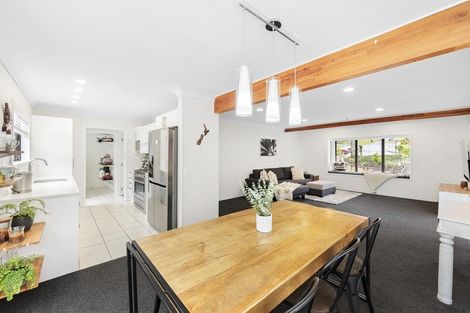 Photo of property in 117 Daffodil Street, Titirangi, Auckland, 0604