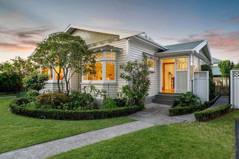 Photo of property in 173 Centaurus Road, Saint Martins, Christchurch, 8022