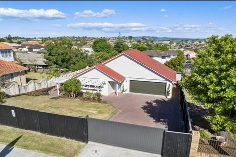 Photo of property in 16 Whitford Road, Howick, Auckland, 2014